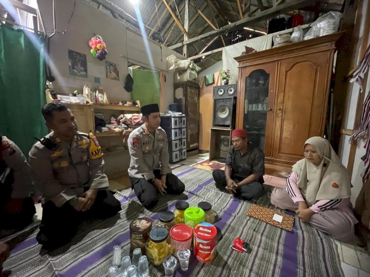 Kapolres Situbondo Beri Santunan untuk Keluarga Korban Ambruknya Atap Asrama Ponpes di Besuki